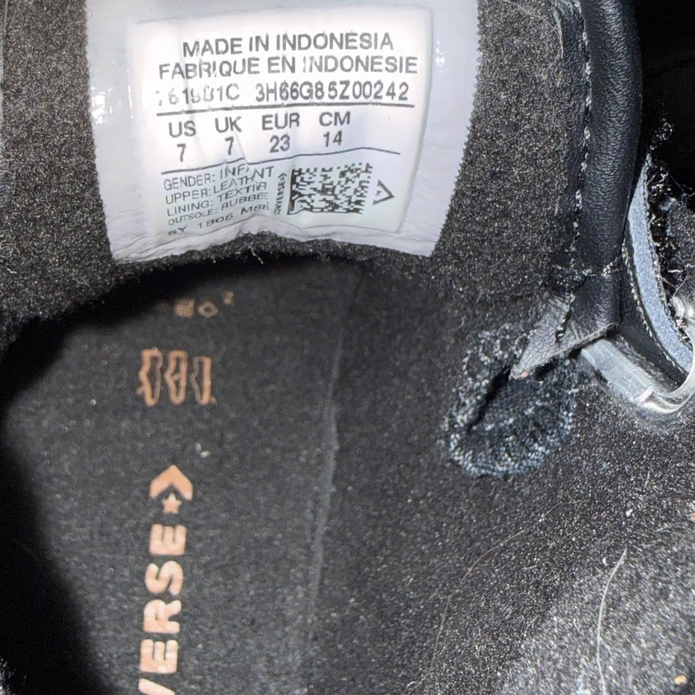 Converse Chuck Taylor All Star 2V Kids Black High-Top Sneakers-Size 7 - Picture 8 of 11